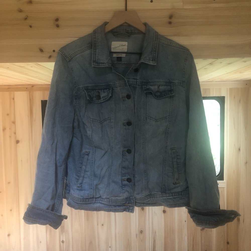 Classic Denim Jacket Light Wash